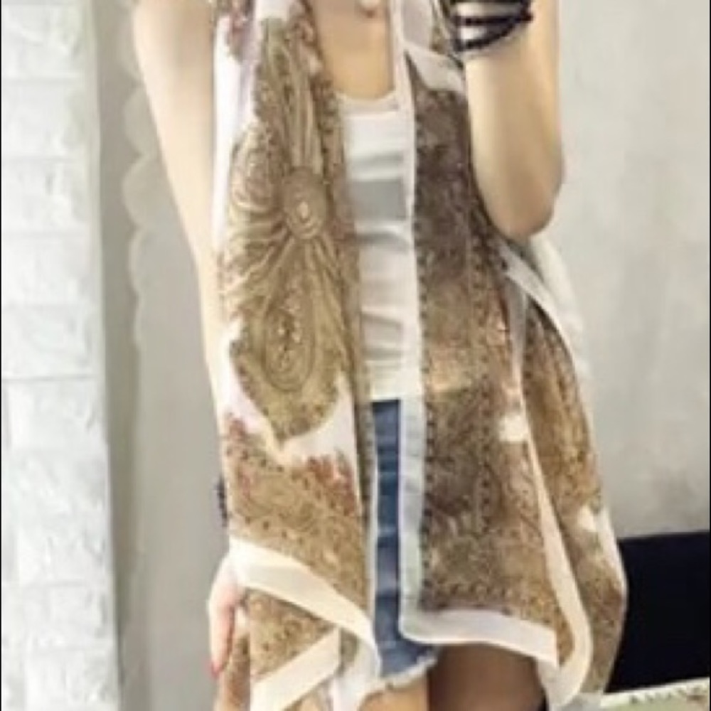 🆕 Perfect shawl/poncho-versatile‼️ - Picture 4 of 5